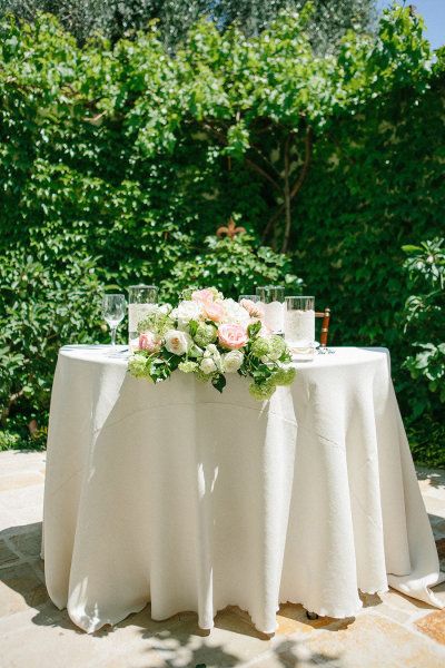 Sweetheart Table With Bridesmaid Bouquets, Sweetheart Table Minimalist, Sweetheart Table Wedding Flowers On Ground, Sweetheart Table Wedding No Tablecloth, Minimal Sweetheart Table, Sweetheart Table Wedding Simple, Minimal Sweetheart Table Flowers, Small Sweetheart Table Arrangement, Simple Sweetheart Table