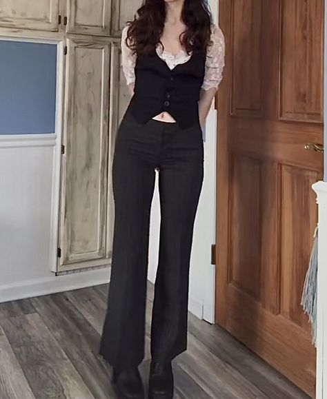 Dark Fem Outfits Casual, Dark Vintage Aesthetic Outfits, Grunge Graduation Outfit, Business Casual Outfits Alt, Dark Feminine Style Casual, Alt Business Casual Outfits, Ageminifairy Outfits, Alternative Formal Outfit, Hogwarts Clothes Aesthetic