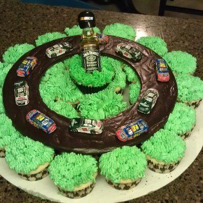 Jack daniels cupcakes and NASCAR! Racing Cupcakes Ideas, Daytona 500 Party Food, Nascar Cupcakes, Nascar Party Food, Jack Daniels Cupcakes, Nascar Cake, Cub Scout Cake, Race Birthday, Nascar Party