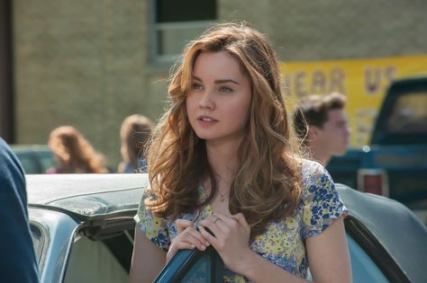 Liana Liberato (The Best Of Me). Absolutely in love with her look throughout this whole movie Nicholas Sparks Movies, Liana Liberato, Nicholas Sparks, Southern Girl, Favorite Hairstyles, Hilary Duff, Looks Style, Girl Face, Face Claims