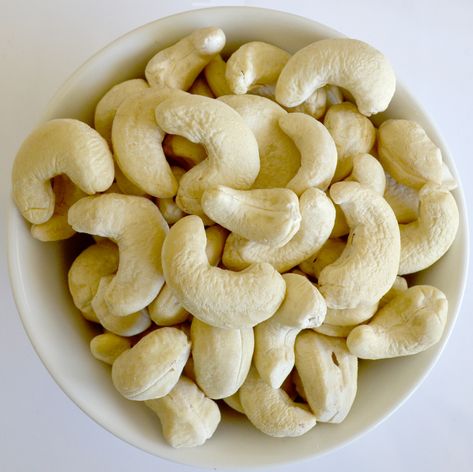 Raw Indonesian Cashews Cashews are high in B vitamins, Folate, Magnesium, Manganese, Iron, Phosphorus, Selenium, Copper and Potassium. They have less fat than other nuts and 75% of the un-saturated fatty acid content is oleic acid, the same heart-healthy fat found in Olive Oil. #vegan #raw #organic #healthfood #snack #cashew #nongmo #plantprotein #naturalfood #keto #paleo Greek Diet, Cashew Nut, Greek Recipes, Cooking Dinner, Dried Fruit, Food Items, Cashew, Mouth Watering, Kerala