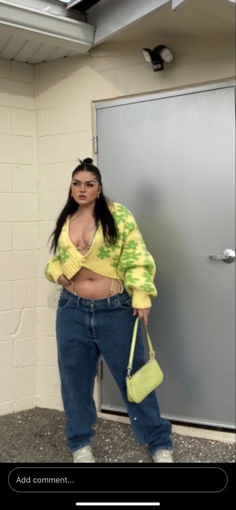 Tube Top Big Chest Outfit, Y2k Style Plus Size, Baggy Pants Outfit Midsize, Mid Size Baddie, Plus Skirt Outfits, Curvy Y2k Fashion, Plus Size Outfits Baddie, 2000s Plus Size Fashion, Midsize Baddie