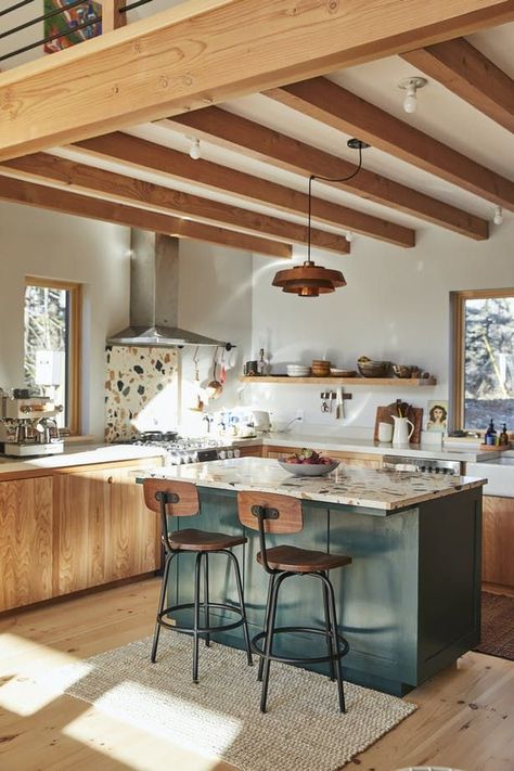 Small Kitchen Island Ideas, Small Kitchen Island, Narrow Kitchen, Kitchen Upgrades, Tiny Kitchen, Decor Minimalist, Küchen Design, Architectural Digest, Diy Kitchen