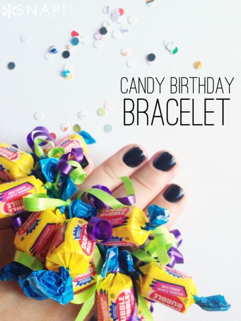 Candy-Birthday-Bracelet  -- easy, cute, and inexpensive party favors. I think bigger girls would enjoy making them at the party themselves! Candy Grams, Candy Birthday, Favors Ideas, Candy Bracelet, Classroom Treats, Candyland Party, Candy Crafts, Birthday Bracelet, Sugar Sugar