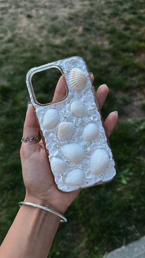 Beginning Embroidery, Seashell Phone Case, Artsy Phone Cases, Shell Phone Case, Diy Phone Case Design, Aesthetic Objects, Shell Phone, Art Prints Boho, Basic Photo Editing