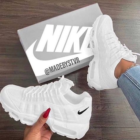 Best Nike Shoes, Shoes Cool, Trendy Shoes Sneakers, White Nike Shoes, Jordan Shoes Girls, Custom Nike Shoes, All Nike Shoes, Nike Shoes Jordans, Nike Air Shoes