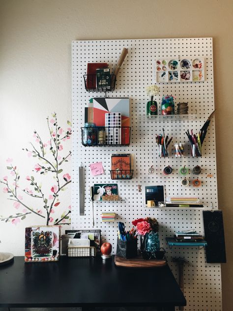 Apartment For Two, Painted Pegboard, Space Things, Board Organization, Drawer Decor, Peg Boards, Tiny Desk, Art And Craft Supplies, Pegboard Organization