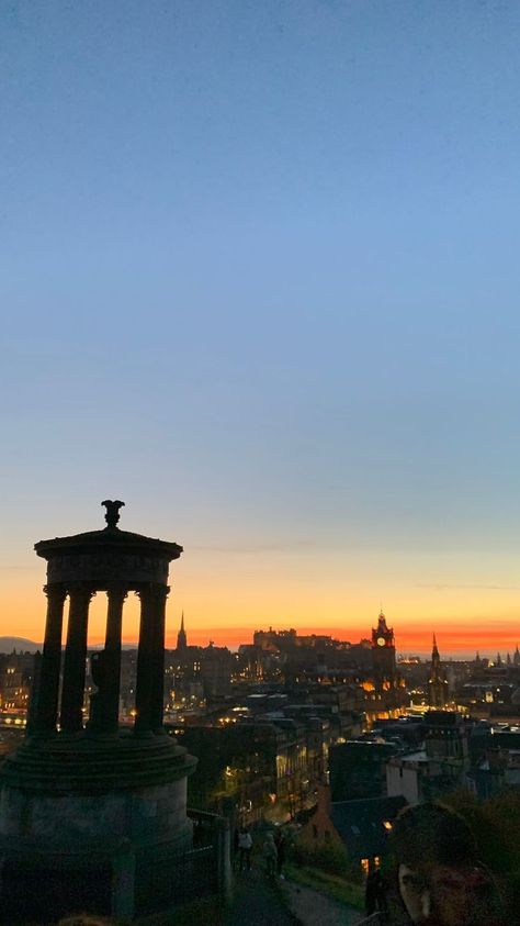 📍 Calton Hill, Edinburgh Life In The Uk, Senior Trip, Look At The Sky, My Dream Came True, I Want To Travel, Sunset Pictures, Future Travel, Travel Aesthetic, Seattle Skyline