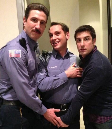 The men of Orange is the New Black - getting along! Oitnb Cast, Matt Mcgorry, John Bennett, Pablo Schreiber, Taylor Schilling, Orange Is The New, Orange Is The New Black, Best Shows Ever, Best Tv