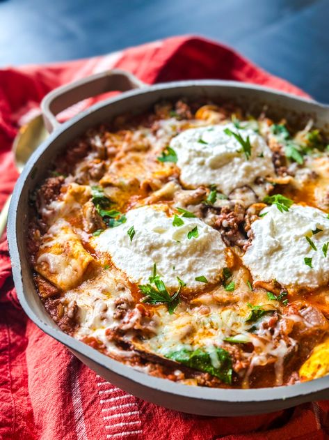 You'll Love This Easy One-Pot Lasagna Skillet Recipe — Protein Snack Queen Lasagna Skillet Recipe, Lasagna Skillet, Meaty Lasagna, Skillet Lasagna Recipe, Mushroom Pasta Sauce, Traditional Lasagna, Pot Lasagna, Classic Lasagna, Wheat Pasta