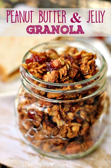 Pb Granola Recipe, Peanut Butter Jelly Granola, Peanut Butter Jelly Oats, Homemade Granola Peanut Butter, Peanut Butter Protein Granola, Peanut Butter And Jelly Granola, Mushroom Recipes Low Carb, Protein Filled Snacks, Peanut Butter Granola Recipe