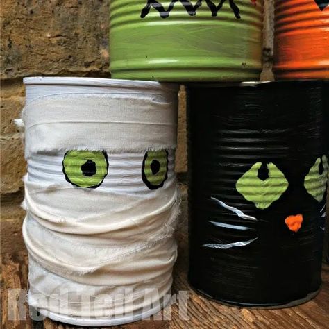 DIY Halloween Tin Can Bowling Game for Kids - Red Ted Art Outdoor Halloween Party Games, Bowling Games For Kids, Halloween Container, Halloween Party Ideas For Kids, Halloween Carnival Games, Chicken Halloween, Fun Halloween Party Games, Halloween Party Activities, Carnival Ideas