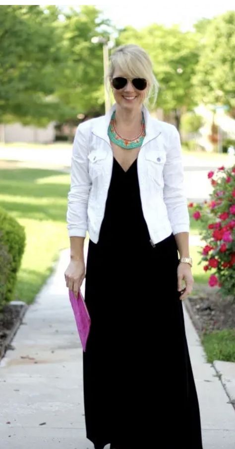 Trendy Wishlist, White Denim Jacket Outfit, Black Maxi Dress Outfit, White Jacket Outfit, Poncho Outfit, Look Office, Jean Jacket Outfits, Girls Stuff, White Jean Jacket