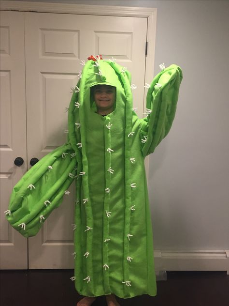 Homemade cactus costume for Halloween Cactus Costume Diy, Halloween Cactus, Homemade Costumes For Kids, Cactus Costume, Vegetable Costumes, Checkered Outfit, Diy Cactus, Party City Costumes, Costumes For Halloween