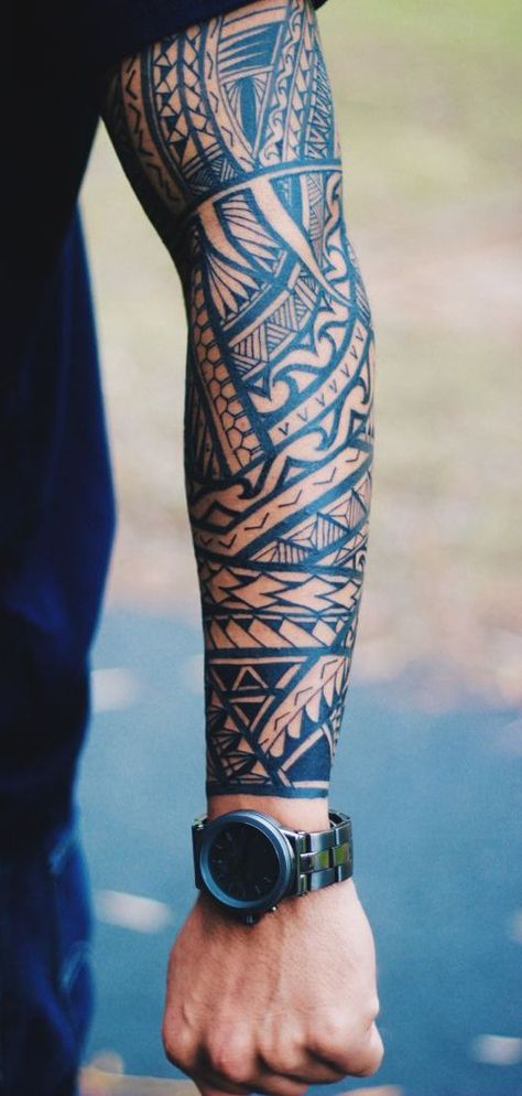 Inspirações Para Tatuagens Masculinas 2019: TATUAGEM MAORI FECHADA NO BRAÇO.  blog.newoldman.com.br Tato Maori, Polynesian Tattoo Designs, Maori Tattoo Designs, Hawaiian Tattoo, Octopus Tattoo, Arm Sleeve Tattoos, Best Sleeve Tattoos, Maori Tattoo, Viking Tattoos