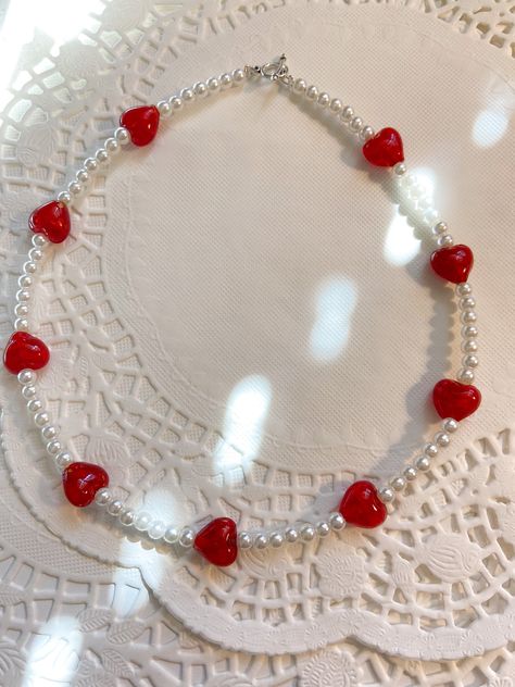 Introducing the Amorette necklace!❤️ This necklace is made with size 5mm acrylic pearls, along with red heart glass beads! Necklace is 16 inches long If you have any questions please feel free to message me! Thank you for supporting my small business!❤️ Necklaces From Beads, Beads Necklace Ideas, Heart With Beads, Pulseras Ideas, Heart Beaded Necklace, Valentines Day Necklace, Craft Necklace, Kalung Manik-manik, Anting Manik