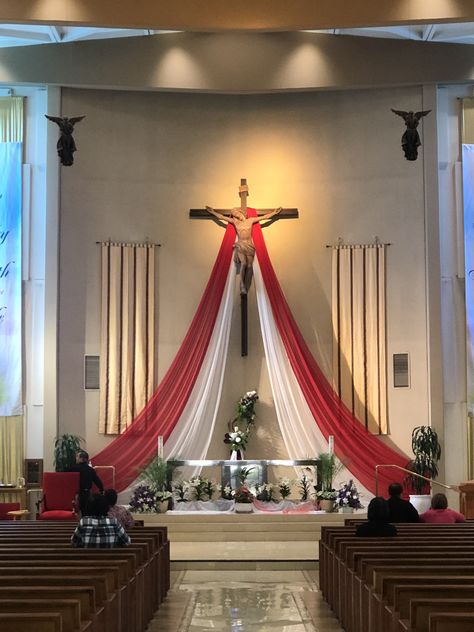 Alter Decoration Church, Church Backgrounds Stage Design, Advent Church Decorations, Church Pulpit, Thanksgiving Party Decor, Church Christmas Decorations, Church Fundraisers, Church Altar Decorations, Catholic Altar