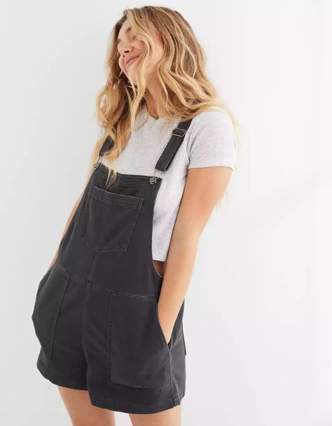 Short Overalls Outfit, Black Overalls Outfit, Denim Short Overalls, Denim Shortalls, Jumper Shorts, Denim Overalls Shorts, Short Overalls, Black Overalls, Shorts Denim