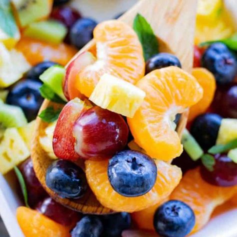 Vegan Fruit Salad, Pineapple Dressing, Summer Fruit Salad Recipe, Salads For Picnics, Vegan Dessert Recipes Easy, Pool Relaxing, Fruit Salad Ingredients, Summer Fruit Salad, Poolside Snacks