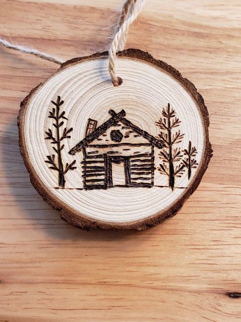 Wood Burn Tree, Wood Burnt Ornaments Diy, Christmas Woodburning Ideas, Wood Burning Christmas Ideas, Wood Burn Christmas, Wood Burned Christmas Ornaments, Pyrography Ornaments, Woodburn Ornaments, Wood Burn Ornaments