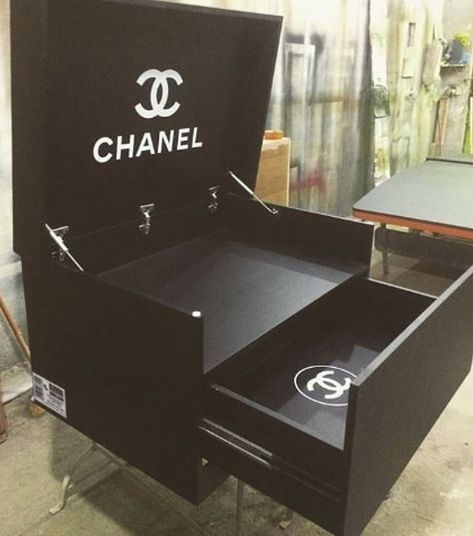 Chanel Box Decor, Shoe Box Storage, Box Decor, Chanel Box, Lifestyle Ideas, Box Storage, Toy Box, Gas Grill, Toy Boxes