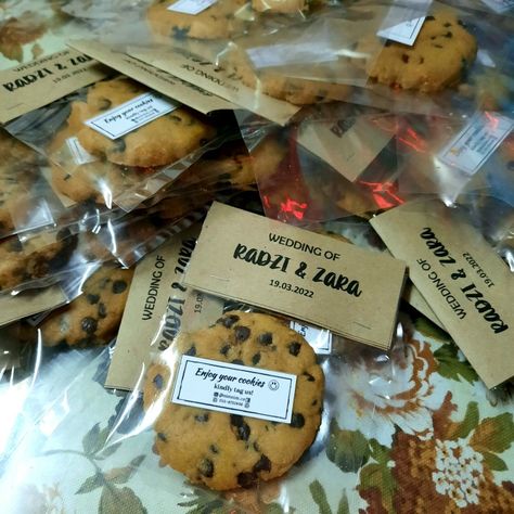 Cookies Doorgift, Goodies Ideas, Wedding Doorgift, Choc Chip Cookies, Wedding Idea, Wedding Things, Chip Cookies, Stuffed Mushrooms, Chips