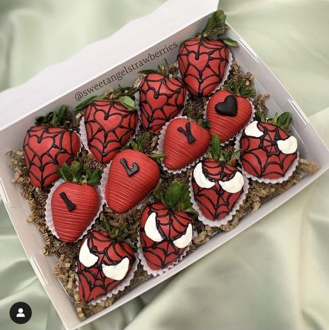 Covered Strawberries Ideas For Him, Spiderman Dessert Ideas, Chocolate Strawberries For Boyfriend, Chocolate Covered Strawberries Boyfriend Birthday, Spider Man Strawberries Valentines, Chocolate Strawberries For Men, Treats Bouquet, Marvel Strawberries, Spider Man Chocolate Covered Strawberries