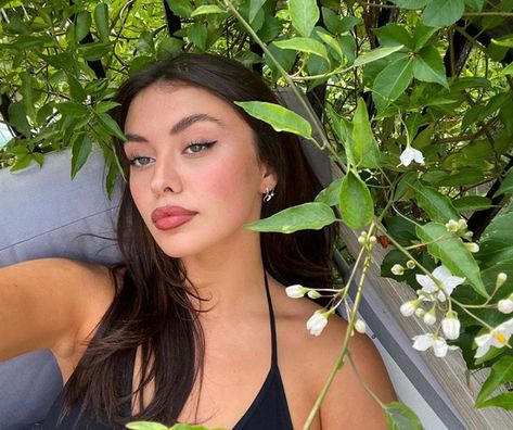 Millie Hannah, Estilo Madison Beer, Middle Age Fashion, Insta Photo Ideas, Pretty Makeup, Makeup Inspo, Skin Makeup, Pretty Face, Maquillaje De Ojos