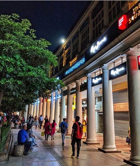 An evening at Connaught Place , New Delhi. Delhi Connaught Place, Delhi Pics, Instagram Captions Travel, Delhi Market, Delhi Tourism, Delhi Shopping, Car Snap, Delhi Travel, Delhi Metro