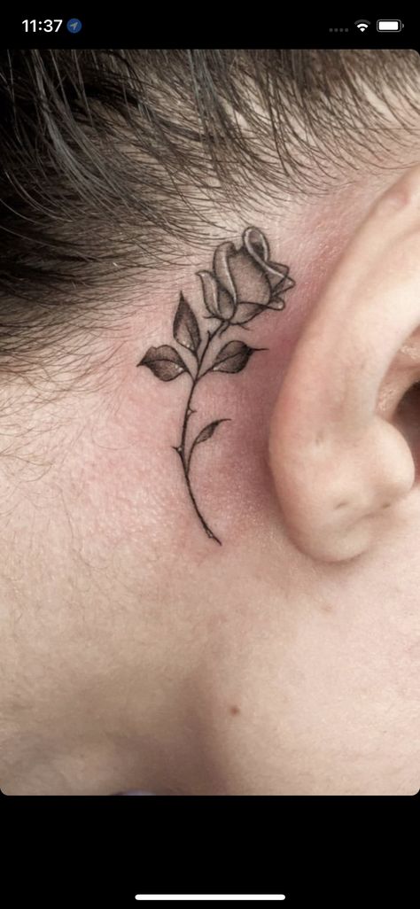 Tiny Rose Tattoo Behind Ear, Cross Tattoo Behind Ear, Rose Outline Tattoo, Rose Tattoo Behind Ear, Small Tattoo Ideas For Men, Anklet Tattoos For Women, Gentleman Tattoo, Inner Ear Tattoo, Rose Vine Tattoos