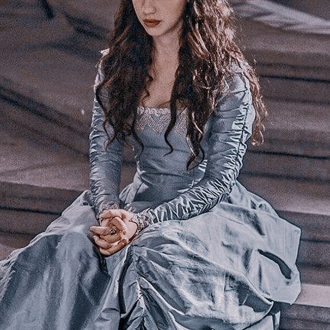 Narnia Dresses, Mideval Dress, Medieval Aesthetic, Youngest Daughter, Royal Aesthetic, Period Dress, Fantasy Magic, Aesthetic Dress, Old Fashion Dresses