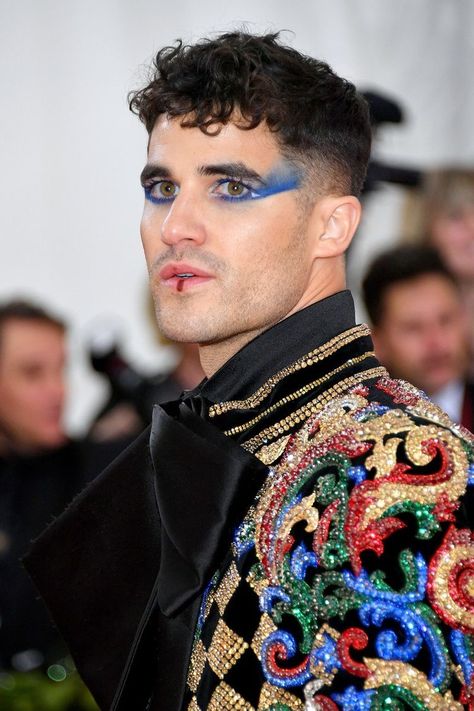 Male Runway, Futuristic Makeup, Wet Look Hair, Pride Makeup, Runway Makeup, Mens Editorial, Male Makeup, Halloween 2022, Stage Makeup