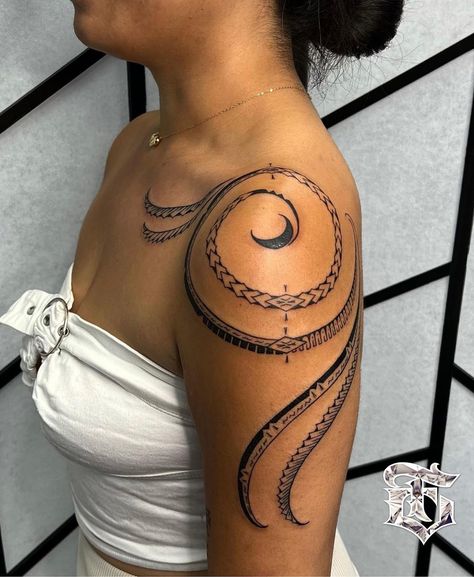 Black Tribal Classy Shoulder Tattoos Female Samoan Shoulder Tattoo For Women, Right Back Shoulder Tattoo For Women, Balinese Tattoo Women, Shoulder Band Tattoo, Maori Tattoo Shoulder, Polynesian Tattoos Women Shoulder, Flower Tattoos Neck, Polynesian Tattoos Women Thigh, Arm Tattoos For Women Unique