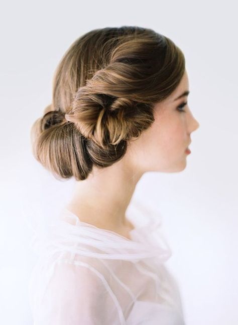 Twisted hairstyle - channel your inner Princess Leia Natural Wedding Hairstyles, Hair Chalk, Vintage Wedding Hair, Peinados Recogidos, Fishtail Braid, Kesha, Wedding Hairstyles Updo, Wedding Updo, Salon Design