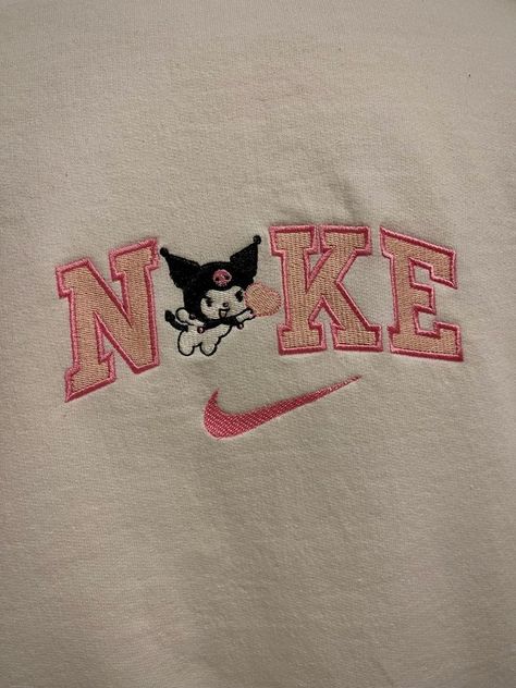 Kitty Clothes, Cute Nike Outfits, Cat Cartoon, Embroidery Hoodie, Funny Christmas Sweaters, Cute Shirt Designs, Dog Sweatshirt, Embroidery Sweatshirt, Hello Kitty Items