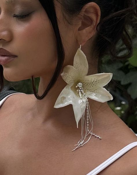 Dope Jewelry Accessories, Orchid Earrings, Grooming Tips, Dope Jewelry, Jewelry Fashion Trends, Bridal Look, Funky Jewelry, Jewelry Lookbook, Elegant Flowers