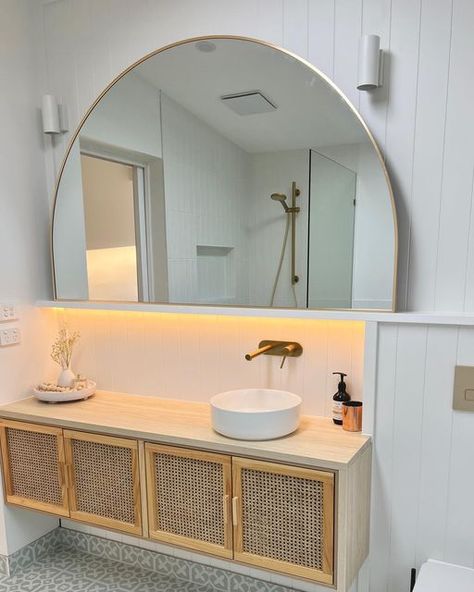 Small Ensuite Ideas, Gold Mirror Bathroom, Arch Mirror Bathroom, Hamptons Farmhouse, Small Ensuite, Beautiful Bathroom Vanity, Modern Bathroom Mirrors, House Bathrooms, Basin Cabinet