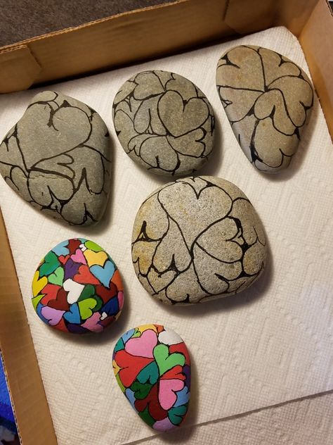 Painting Stones, Diy Rock Art, Art Stone, Painted Rocks Craft, Painted Rocks Diy, Rock Painting Ideas Easy, Ideas For Easter Decorations, Rock Painting Patterns, Ideas For Easter