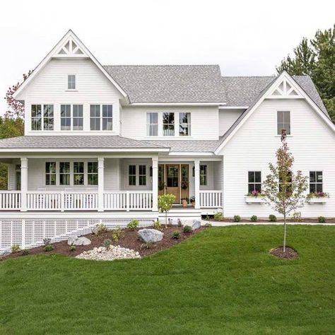 Classic farmhouse meets contemporary inside a delightful Minnesota home Bria Hammel, Mudroom Makeover, Dream Farmhouse, Addition Ideas, Minnesota Home, Lakeside Cottage, Classic Farmhouse, Urban Farmhouse, Beautiful Houses