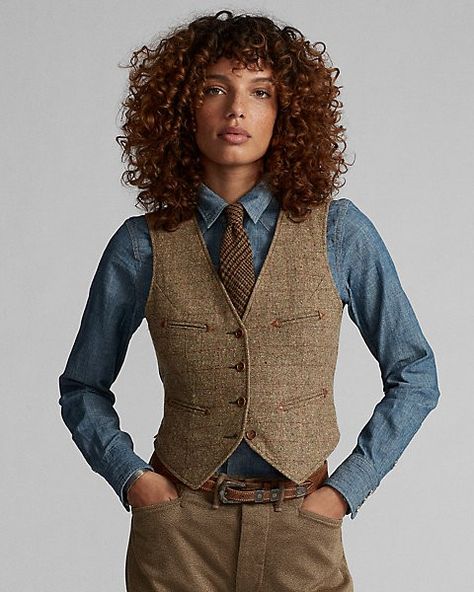 Vest Women Outfit, Dark Academia Fashion Aesthetic, Waistcoat For Women, Fitted Waistcoat, Waistcoat Outfit, Outfit Botas, Envy Clothing, Donegal Tweed, Tweed Waistcoat