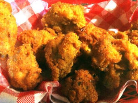 close up of the best fried mushrooms after being cooked Frozen Mushrooms, Deep Fried Mushrooms, Chipotle Ranch Dressing, Chipotle Ranch, Italian Breadcrumbs, Fried Mushrooms, Cremini Mushrooms, Money Saving Meals, Baking Mix