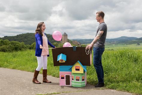 LittleThings.com : Husband Leads Pregnant Wife To Middle Of Nowhere, Then Points Out Tiny House -- One young couple made waves on Imgur with a truly adorable gender reveal that we are just itching to 'pin!' The reveal was posted online, under the name MaliaKanani. We don't know for sure, but we're guessing that Malia is the name of the proud mama in the images! Excited Baby, Themed Gender Reveal, Baby Balloons, Gender Reveal Box, Up Movie, Confetti Gender Reveal, Gender Reveal Themes, Pixar Films, Gender Party