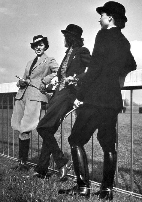 Riding Habit, Mode Mantel, Equestrian Helmet, Equestrian Boots, Three Graces, 1930s Fashion, Equestrian Outfits, Riding Outfit, Equestrian Style