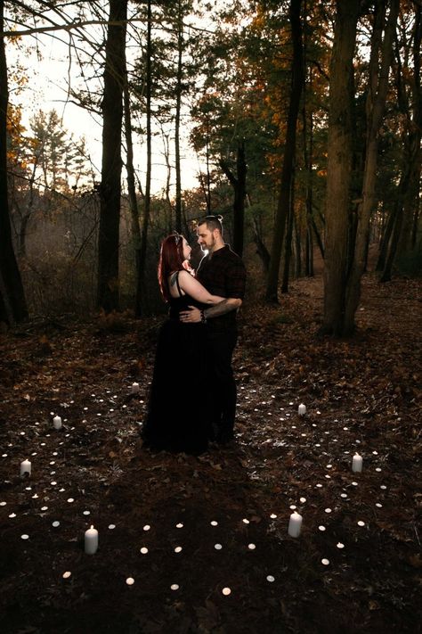 Vampire Engagement Photos, Salem Engagement Photos, Engagement Photos Harry Potter, Witchy Wedding Photos, Engagement Photos Goth, Emo Engagement Photos, Cemetery Engagement Photos, Witchy Couple Photoshoot, Witchy Engagement Photos