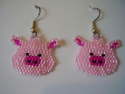 Beaded Pig Earrings Pig Earrings, Pony Bead Crafts, Beading Loom, Bead Crochet Patterns, Brick Stitch Earrings, Seed Bead Patterns, Beaded Animals, Beaded Jewelry Patterns, Delica Beads