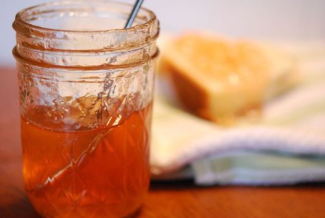 Quince Jelly, Making Apple Pie, Apple Jelly, Homemade Jelly, Spiced Pear, Honeycrisp Apples, Jam And Jelly, Jelly Recipes, Fresh Apples