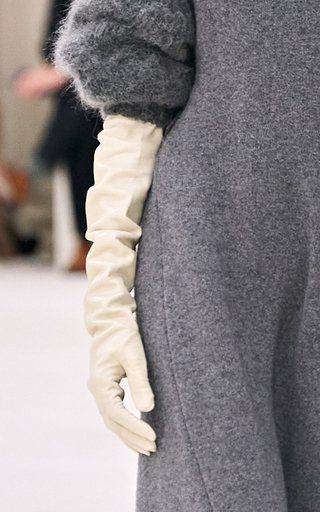 Jil Sander Accessories, Jil Sander 90s, Jil Sander Coat, Long Leather Gloves, Runway Details, Long Gloves, Contrast Collar, Sanders, Jil Sander