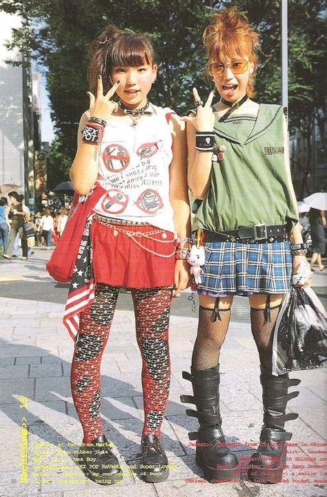 90s early 2000s japenese street fashion Mode Harajuku, Sup Girl, Fruits Magazine, 2000s Japanese Fashion, Noel Fielding, Harajuku Fashion Street, 일본 패션, Tokyo Street Fashion, Rawr Xd