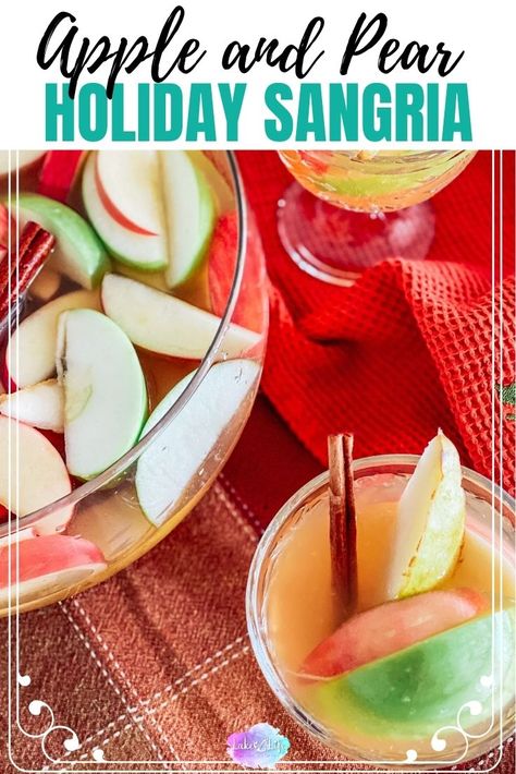 Apple Pear Sangria, Pear Sangria, Hot Fall Drinks, Pomegranate Sangria, Thanksgiving Sangria, Fall Sangria Recipes, Thanksgiving Cocktail Recipes, Easy Christmas Party, Fall Drink Recipes