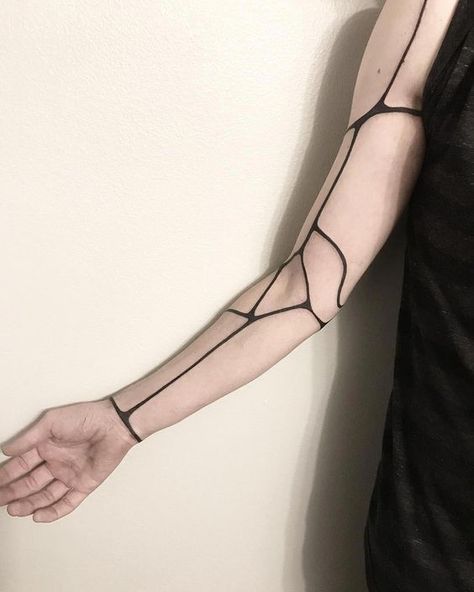 ° 𐐪♡𐑂 𝙛𝙤𝙡𝙡𝙤𝙬 @𝙖𝙭𝙮𝙡𝙞𝙘𝙞𝙤𝙪𝙨 𐐪♡𐑂 ° Bionic Arm Tattoo, Bionic Arm, Simbolos Tattoo, Tato Geometris, Cyberpunk Tattoo, Muster Tattoos, Best Sleeve Tattoos, Abstract Tattoo, Tattoo Sleeve Men